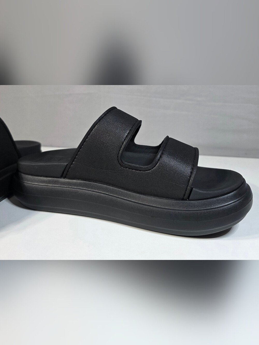 Reef Cushion Bondi 2-Bar slide sandals for women Size 9 - Picture 2 of 14
